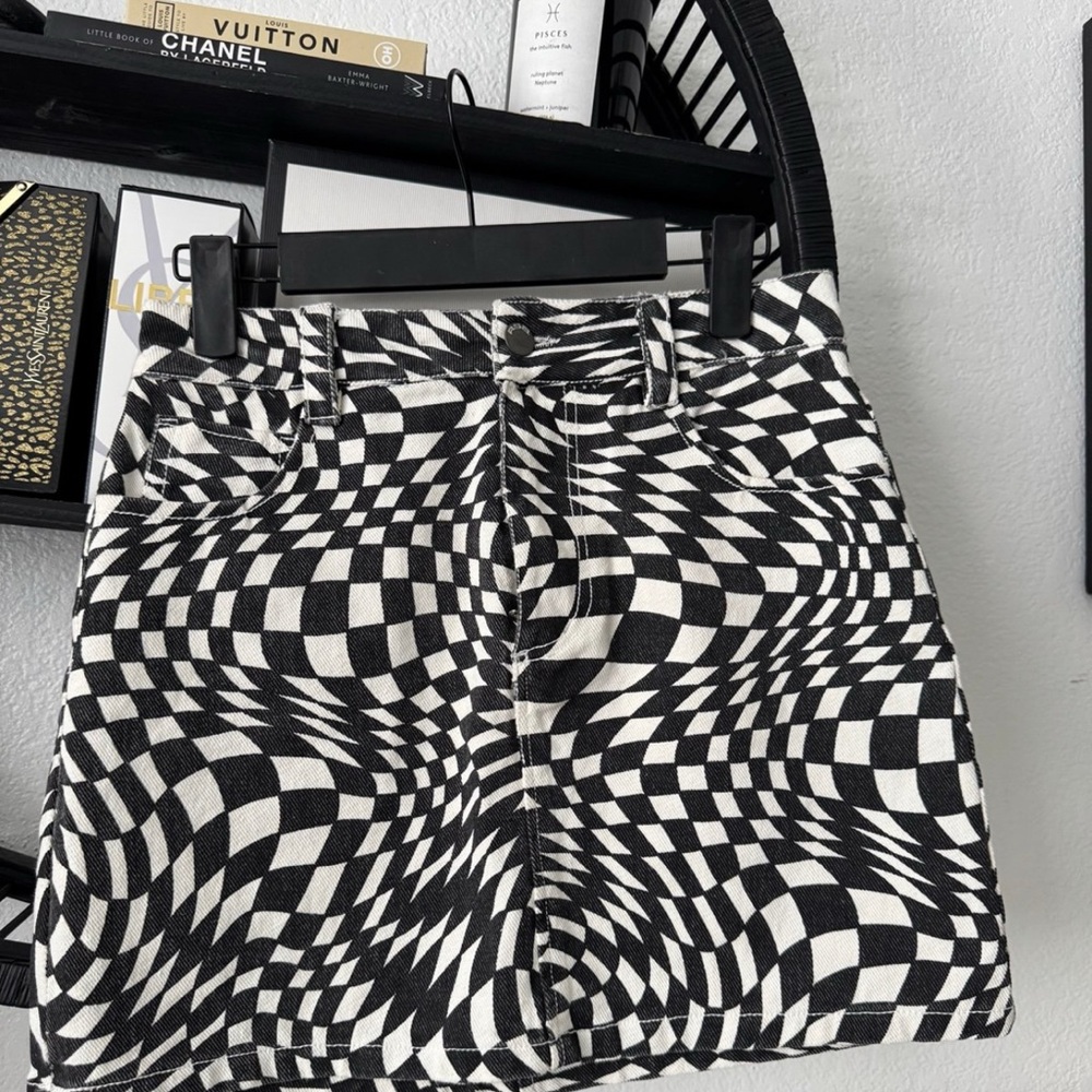 RSQ Black and White Optical Illusion Mini Skirt